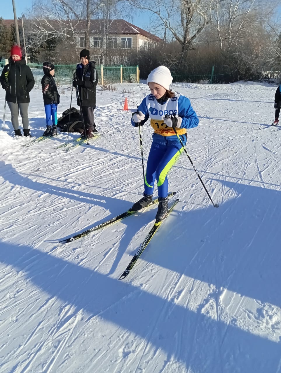 Спортсменка Первенства Узункольской РДЮСШ по лыжным гонкам в Пресногорьковке